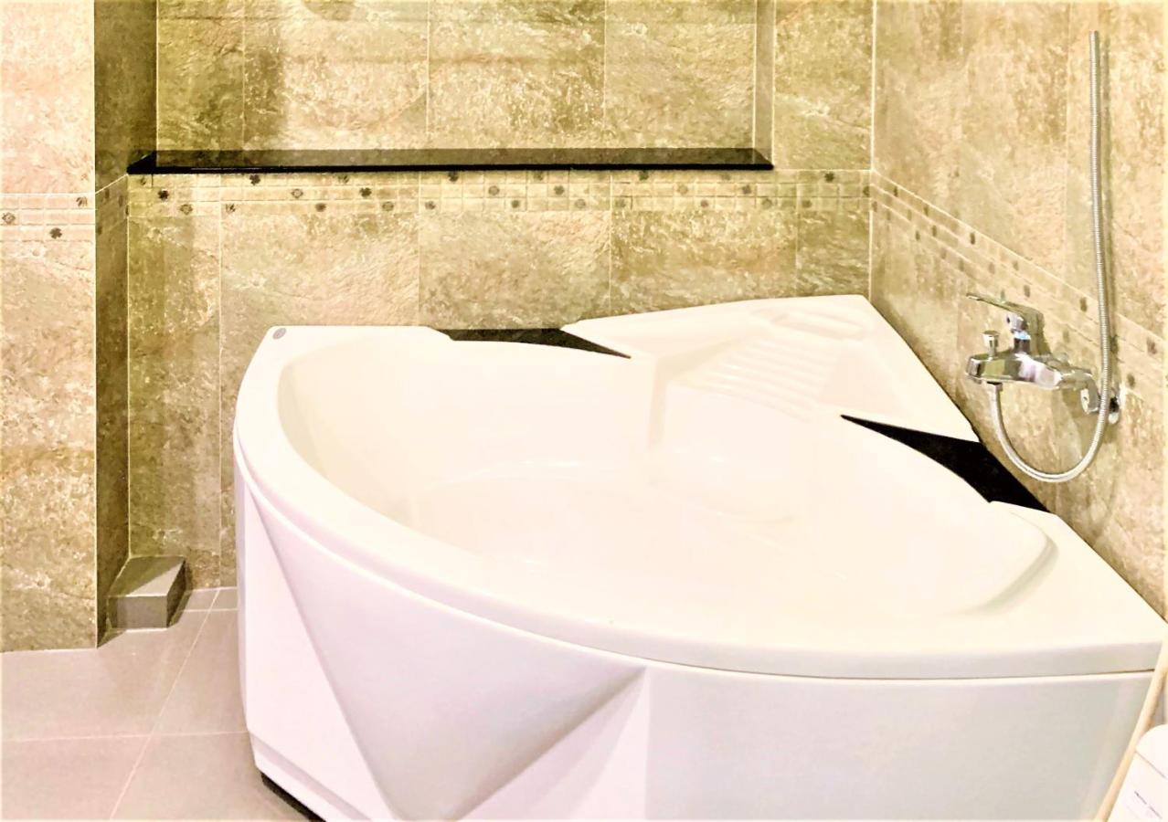 Bao Tran Hotel Ho Chi Minh City Exterior photo
